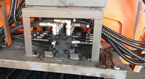 扒渣機(jī)多路換向閥